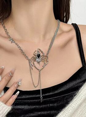 曼格雷家！无聊了戴只正在结网