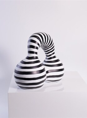 现代几何条纹艺术摆件简约房间玄关客厅书L房工艺品树脂雕塑装饰