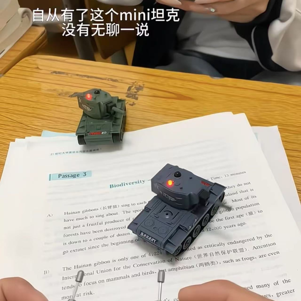 迷你遥控坦克创意仿真可充电越野车红外对战遥控车送男朋友小礼物 - 图3