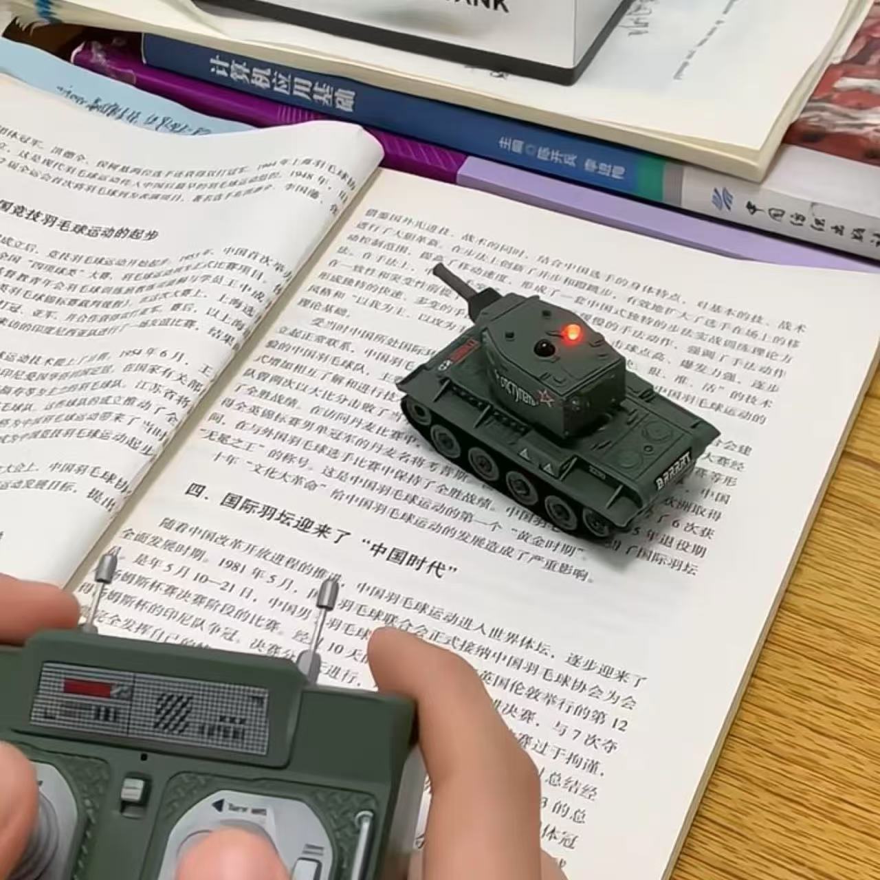 迷你遥控坦克创意仿真可充电越野车红外对战遥控车送男朋友小礼物 - 图0