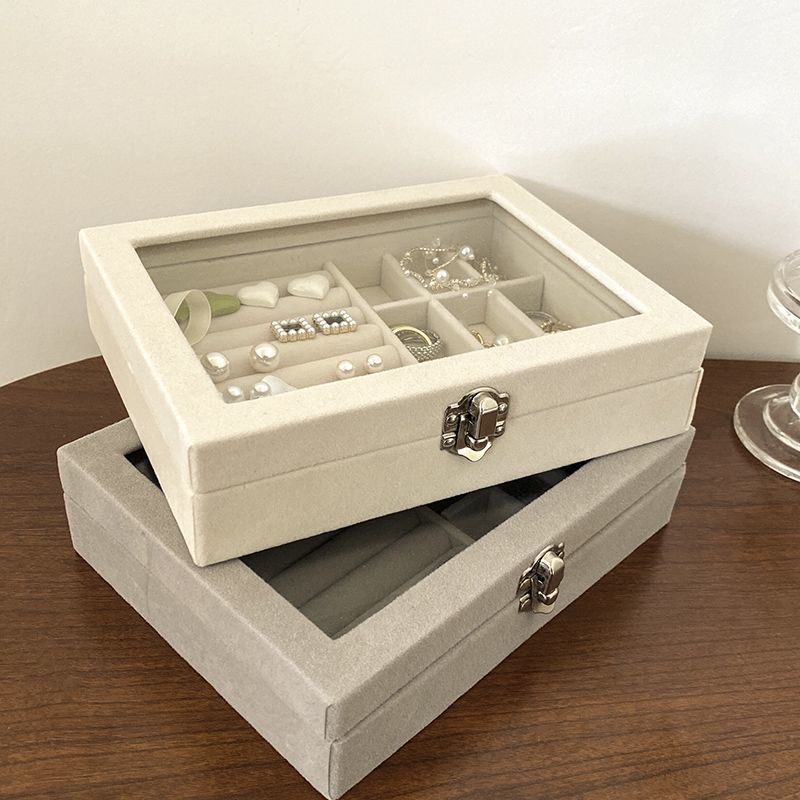 High-looking transparent dust-free storage jewelry box to store necklaces, earrings, rings, bracelets and exquisite accessories