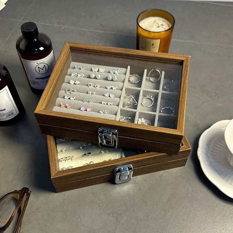 High-looking transparent dust-free storage jewelry box to store necklaces, earrings, rings, bracelets and exquisite accessories