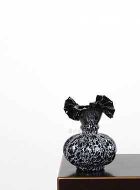 中古风极简奶牛黑色白色芬顿琉璃花瓶玻璃高级感大小ins风手工