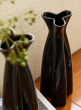 WildbWorks吉尔达三角陶瓷花瓶中古花器客厅个性现代简约装饰摆件