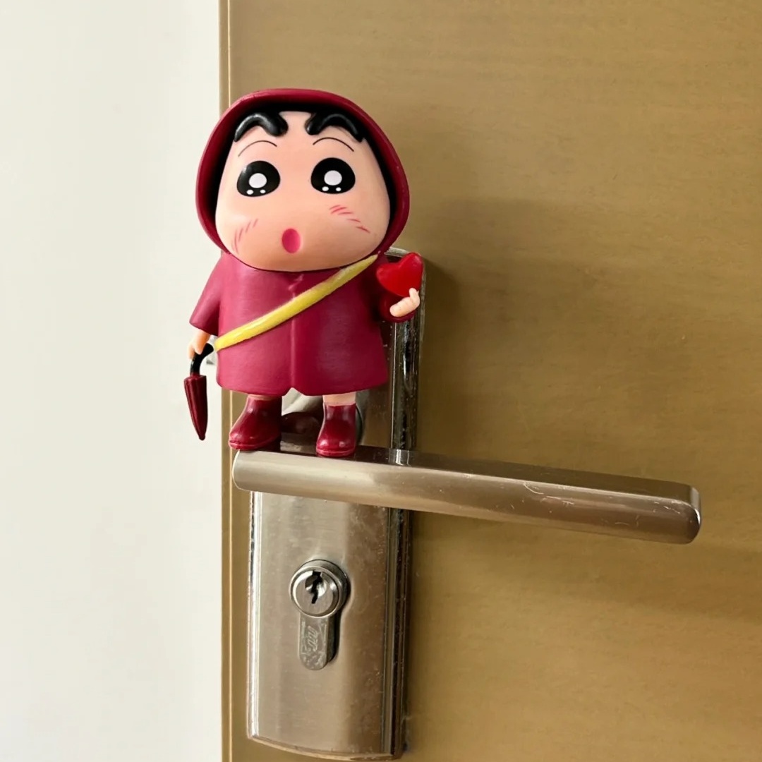 野原新之助Q版蜡笔小新手办雨衣比心可爱卡通动漫模型摆件装饰 - 图0