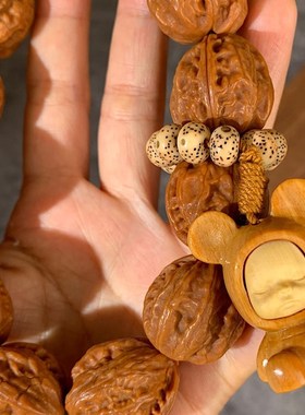 极速睡眠宝宝雕刻吊坠野生秋子核桃手持藏银牌手串车挂Z文玩把件