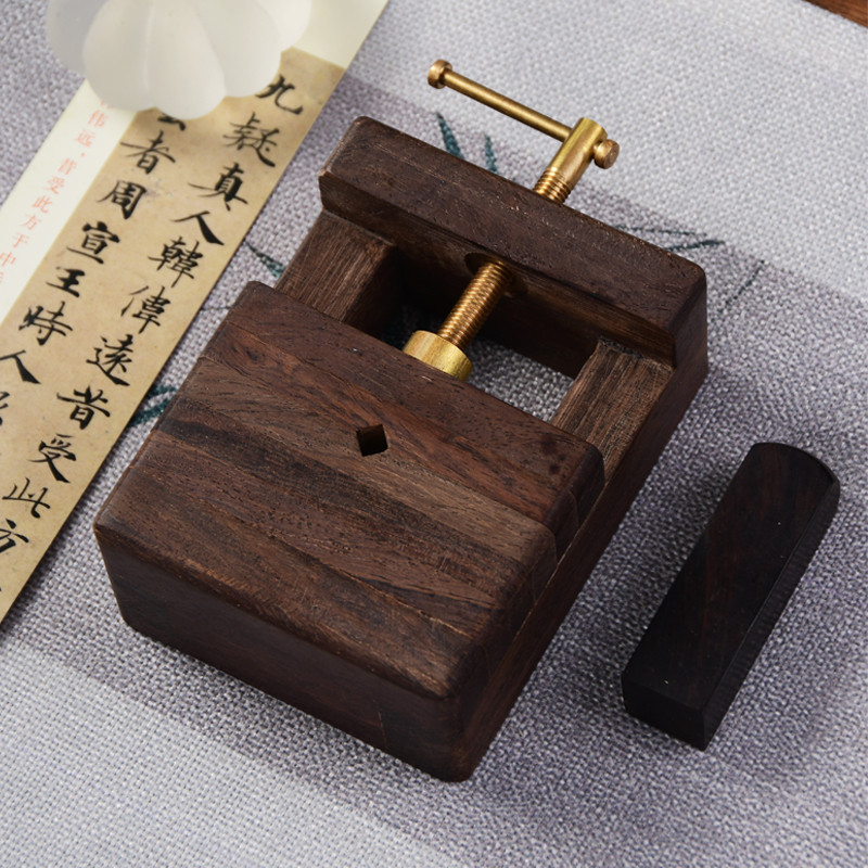 松木印床实木篆刻印床大号夹具石料印章刻章固定篆刻工具套装篆刻夹具印夹固定器印章雕刻台360度,淘宝优惠券,粉丝福利购,淘宝优惠卷