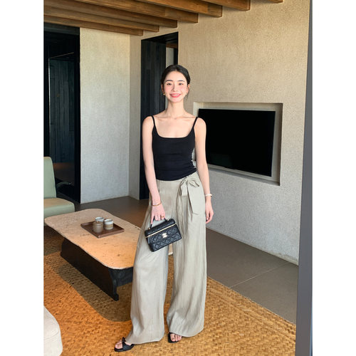 Maven Lin 带胸垫一体式方领吊带背心女修身短款舒适弹力针织上衣 - 图0