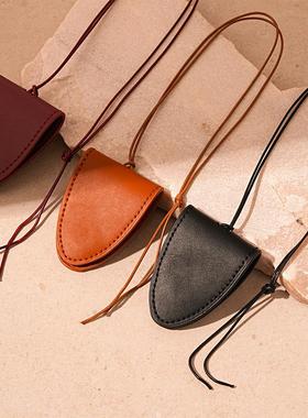 MaisonCleo简约人造皮革磁吸三角收纳夹毛衣链复古长款便携气质高