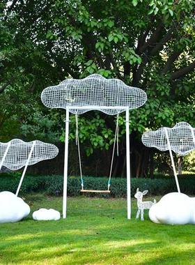 户外仿真玻璃钢云朵雕塑园林景观售楼部草坪不锈钢秋千装饰大摆件