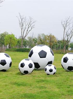 户外景观小品仿真足球雕塑体育场学校草坪装饰摆件玻璃钢篮球模型