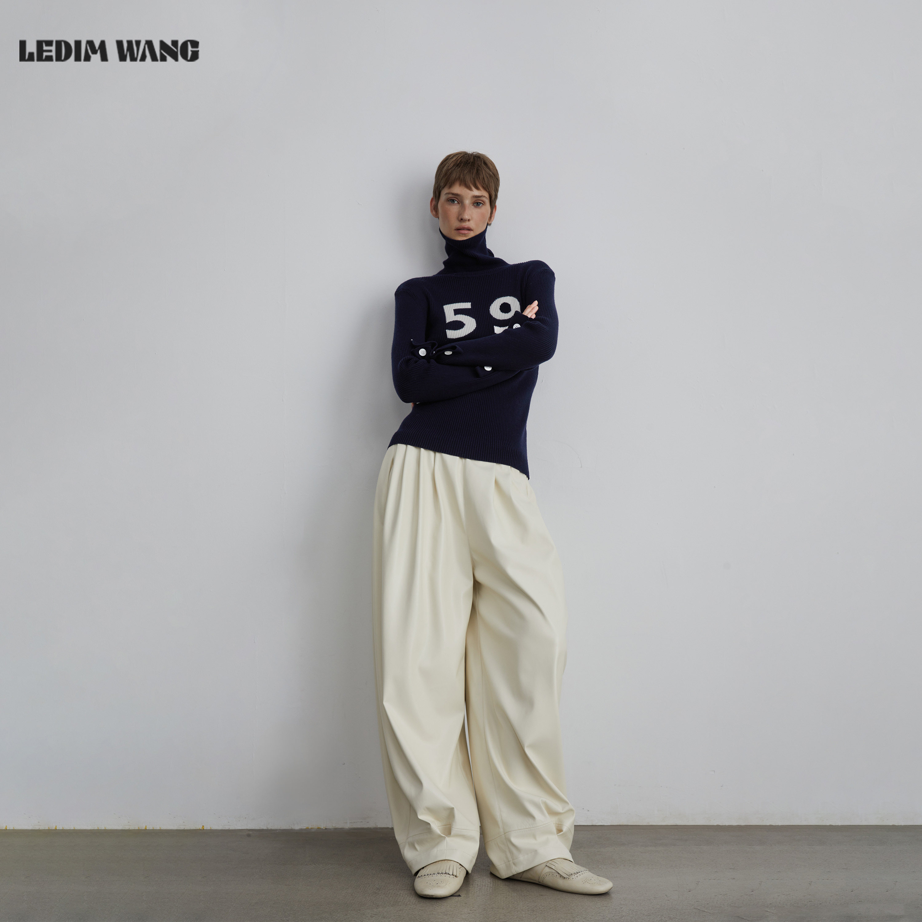 LEDIM WANG白标/慵懒垂感气球皮裤女25秋冬新款白色宽松阔腿长裤,淘宝优惠券,粉丝福利购,淘宝优惠卷