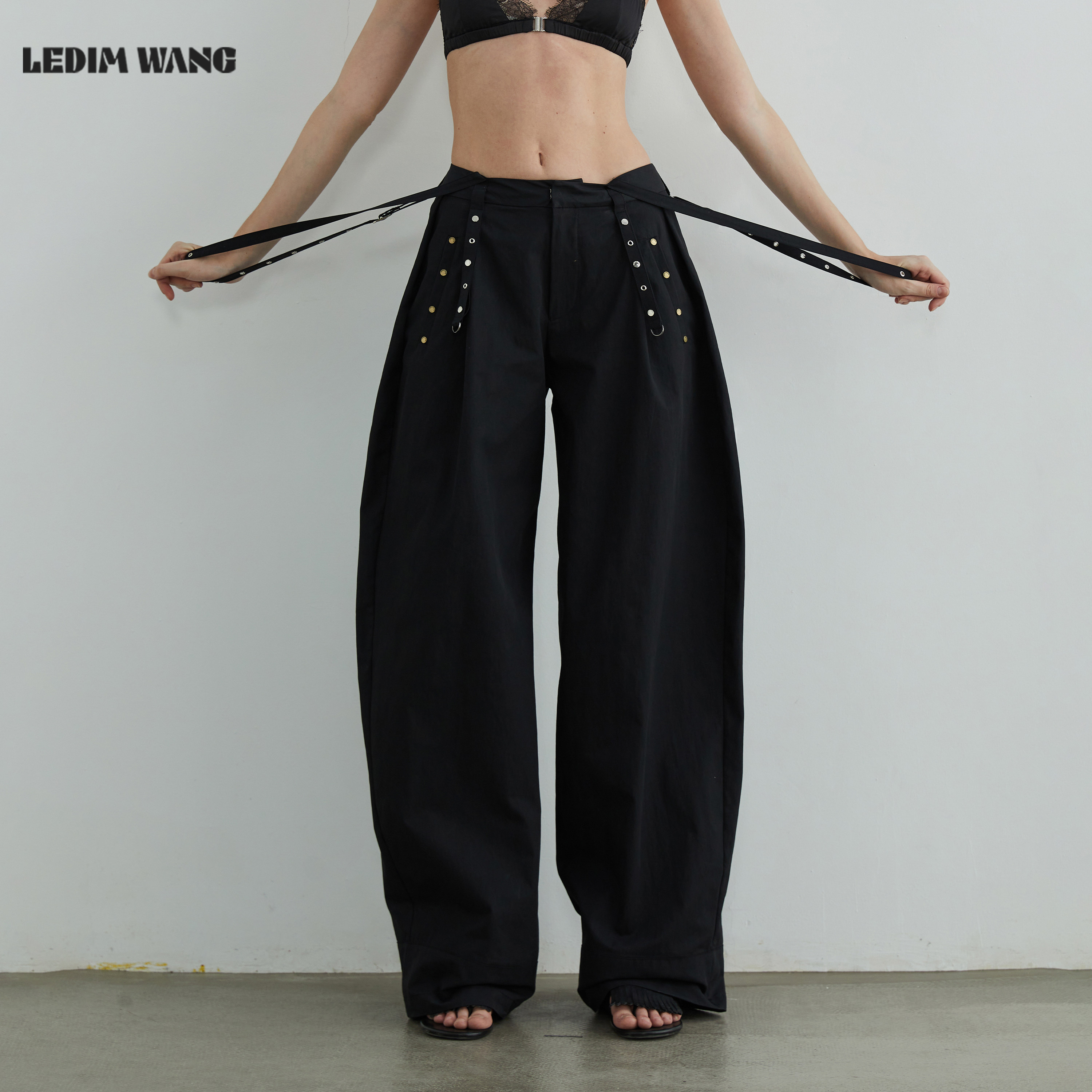 【明星同款】LEDIM WANG铆钉背带休闲裤女秋新款黑色阔腿裤长裤,淘宝优惠券,粉丝福利购,淘宝优惠卷