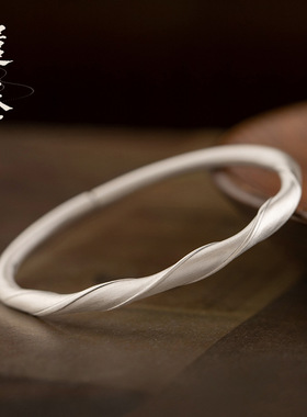 新款古法缱绻手镯女电镀年轻款镯子小众开口银镯银饰复古风