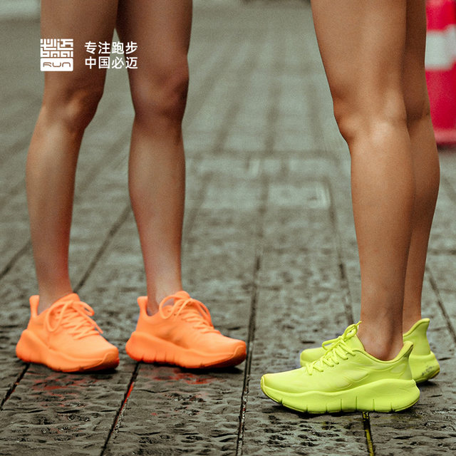 Purelight cushioning running shoes for the crunch of the crunch