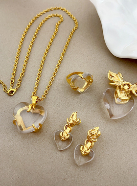 欧美小众镀金树脂爱心吊坠项链天使翅膀造型胸针复古高级感配饰