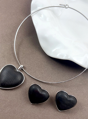 美拉德项圈女高级黑檀木心形吊坠耳钉欧美小众设计轻奢高级感