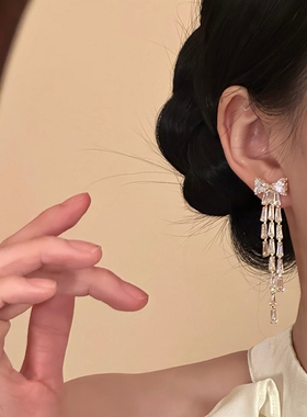 蝴蝶结流苏耳环女高级感轻奢耳钉长款夸张千金风耳饰金色银色合金