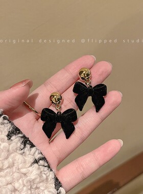 新品黑色植绒蝴蝶结耳钉2021年新款潮秋冬气质女T神范耳饰网红百
