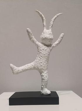 现代简约卡通兔子雕塑样板简售楼家居客厅北欧儿童房软装饰品摆件