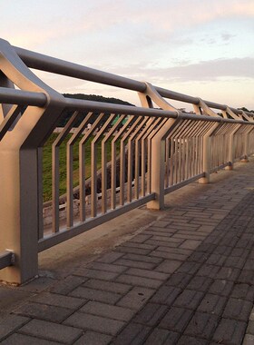 桥梁护栏道路防撞牛角立柱支架不锈钢复合管天桥栏杆河道景观围栏