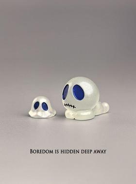 无聊瞭，摆一堆夜光外星人治愈电脑桌面日式工位办公桌小摆件装饰