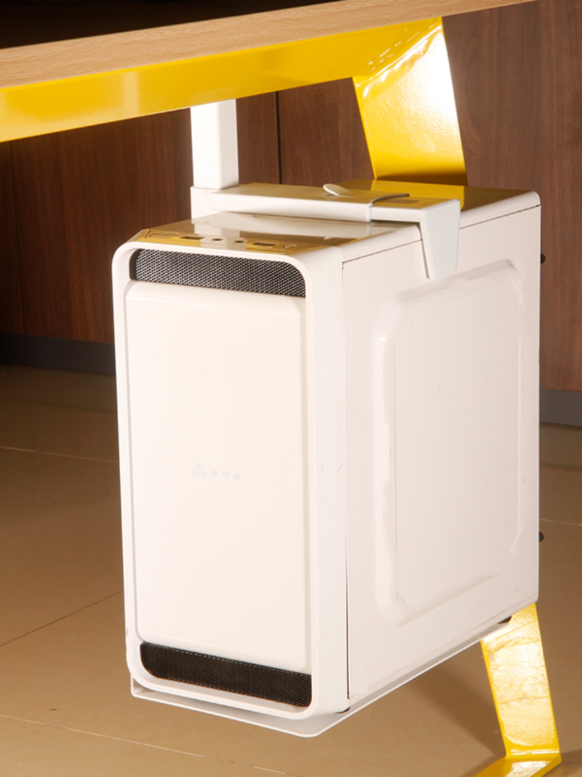 IL factory direct sales hanger main rack desktop computer metal chassis storage rack hanger base hanging iron support