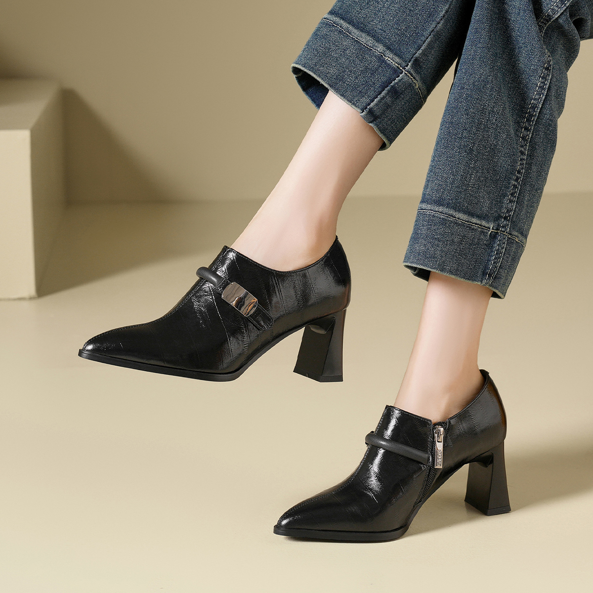 星期六真皮深口单鞋女2025春秋新款粗跟女士皮鞋女尖头中跟乐福鞋 - 图0