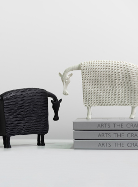 新品装饰推荐盔甲马摆件现t代创意家居软装样板房售楼处书房玄关