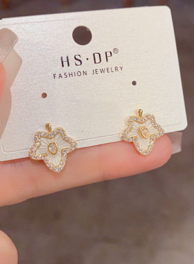 精致小众时尚简约锆石贝母枫叶耳钉女小众独特百搭设计感小巧耳饰