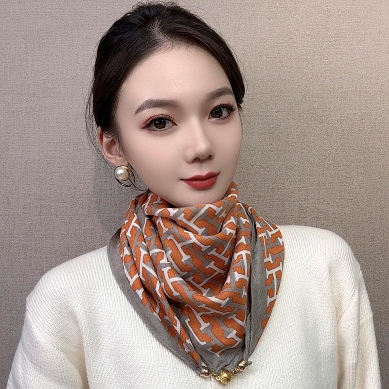 磁吸扣丝巾女士2025新款秋冬高级感三角巾时尚小方巾保暖围脖围巾,淘宝优惠券,粉丝福利购,淘宝优惠卷