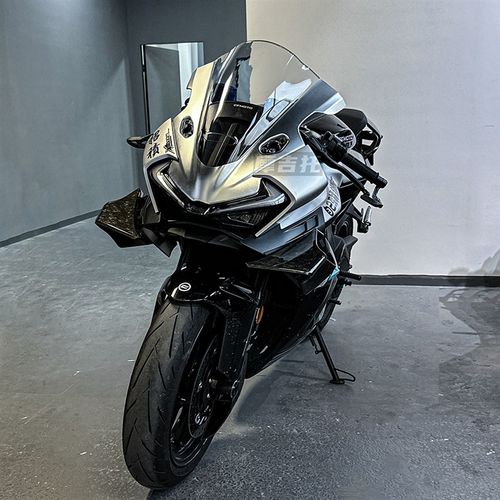 适用春风675SR改装竞技风挡 定风翼 鲨N鱼鳍护板前挡风下唇配件 - 图2