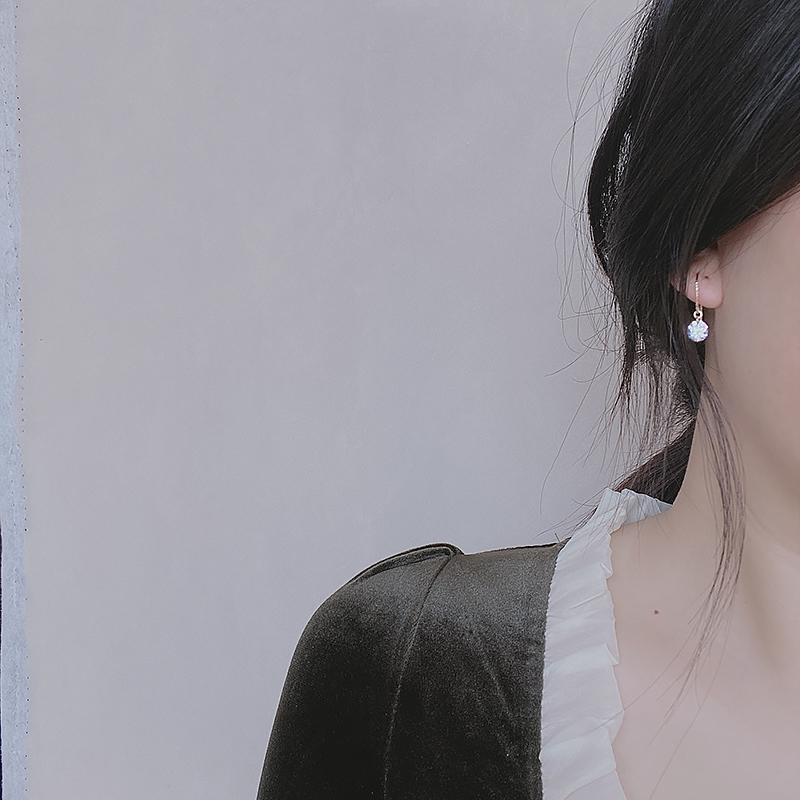 一克拉闪亮单锆石耳环2025新款简约百搭耳钉高级感轻奢气质耳饰女 - 图2