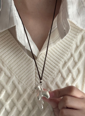 磨砂拉丝银色小马驹项链女款2025