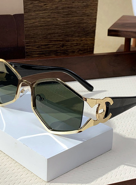 欧洲站2025新款菱形太阳镜镂空镜腿金属时尚墨镜多边形网红街拍眼