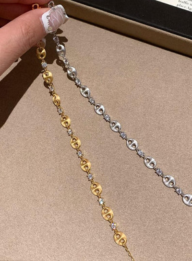 日本品质轻奢高级感小众设计镶钻拉丝猪鼻子手链复古叠戴时尚金色