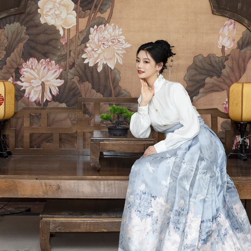 洛如嫣原创爆款【青花瓷】马面裙新中式冬季淡雅国风汉服套装,淘宝优惠券,粉丝福利购,淘宝优惠卷