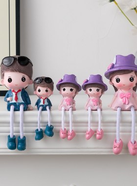 卡通吊脚娃娃墙面隔板客厅电视柜装饰摆件 一家五口可爱儿童摆件
