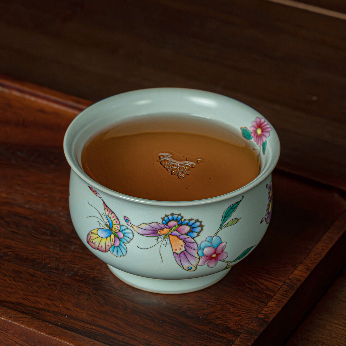 Hand-painted butterflies and flowers Ru Kiln Kung Fu tea cup