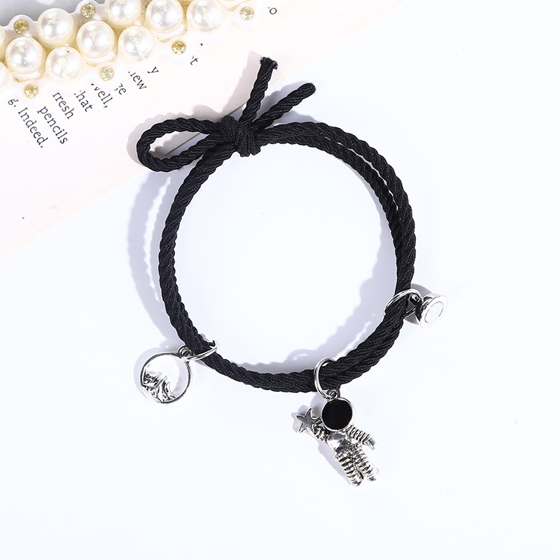 网红Fashion 2pcs Couples Matching Bracelet Magnet Cute Doll - 图3