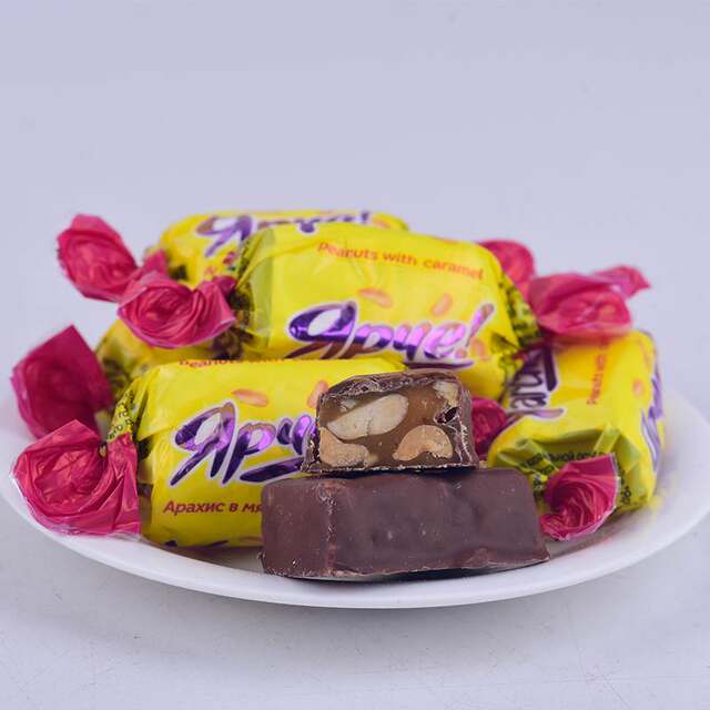Russian imported KDV chocolate sandwich candy Russian version peanut candy chocolate candy 1000g authentic candy