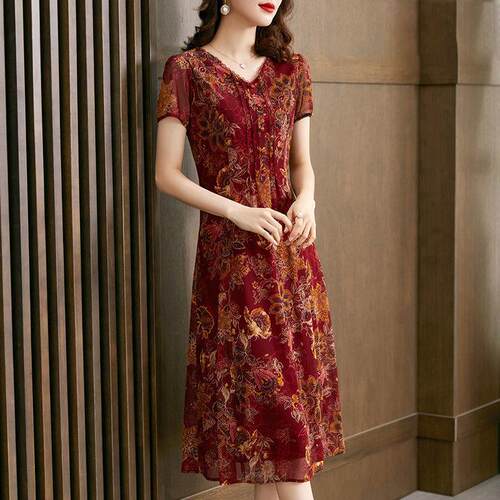 200斤高档大码v领洋气减龄红色休闲连衣裙女夏2024新款气质 - 图2
