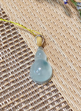 缅甸天然翡翠A货缅料透飘绿吊坠