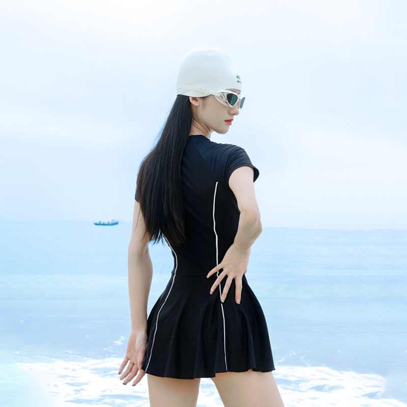 鲸鱼连体泳衣女2024年新款爆款遮肚大码透气训练游泳衣女款保守