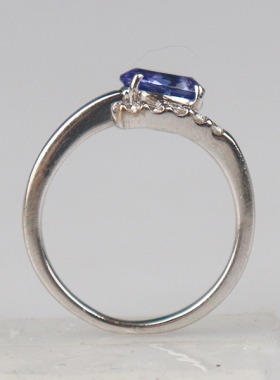 「9.5新」日本进口商品椭圆形切工坦桑石钻石戒指K18白金56号