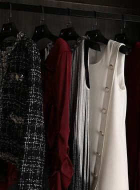 新元素 样板间衣帽间红色软装衣服主卧陈列摆件女士饰品首饰