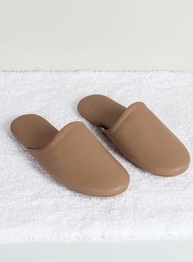 样板房间卫生间浴室浴缸装饰摆件真皮拖鞋轻奢皮革黑白灰简约现代