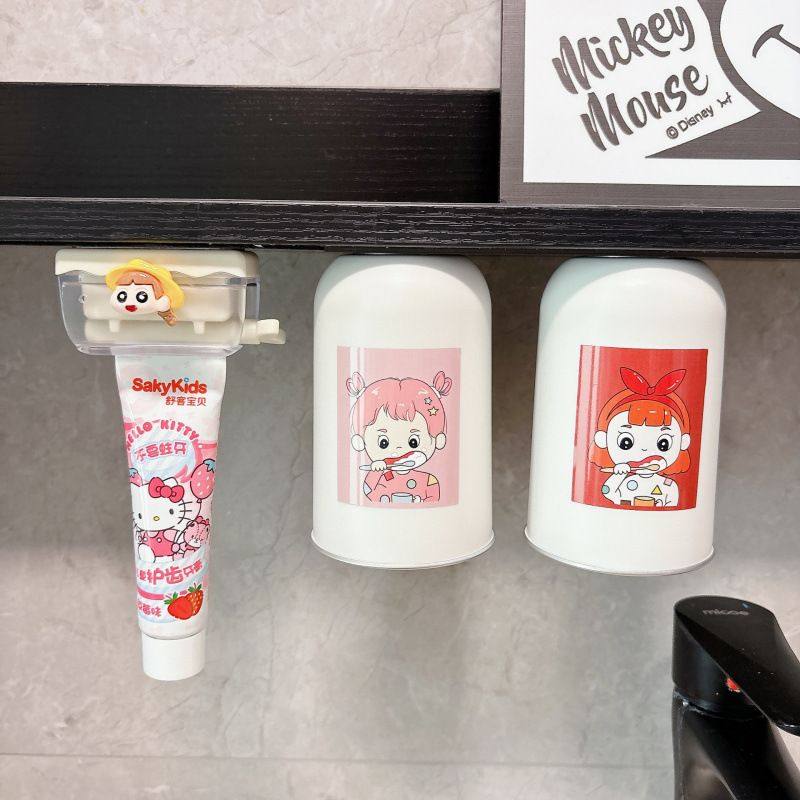 镜柜底磁吸不锈钢漱口杯倒挂牙刷置物架壁挂一家三口四刷牙杯子,淘宝优惠券,粉丝福利购,淘宝优惠卷