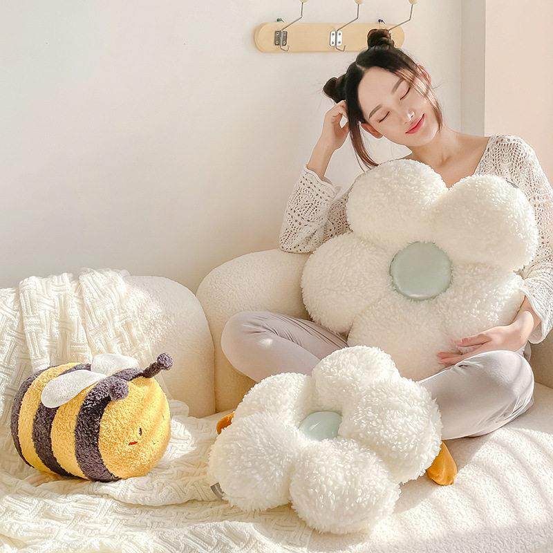可爱清新装饰蜜蜂花朵抱枕卧室床上女生睡觉枕头抱枕客厅沙发靠垫,淘宝优惠券,粉丝福利购,淘宝优惠卷