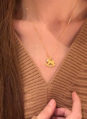 金色小马碎冰冰钱币吊坠项链新款轻奢高级感颈链本命年礼物送女友